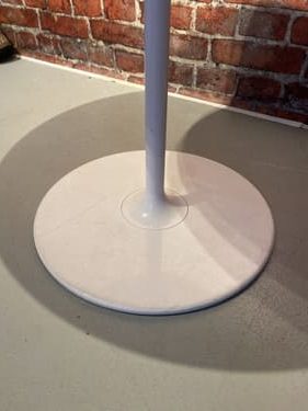 Table ronde design pied tulipe