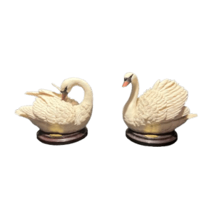 lot deux sculptures cygnes guiseppe armani