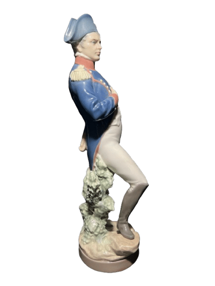 sculpture napoléon porcelaine signée Salvador Furio